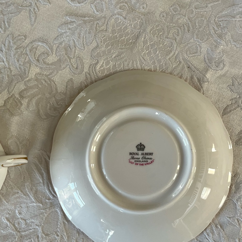 Vintage teacup.  Royal Albert Lilly of the Valley. - Picture 6 of 8